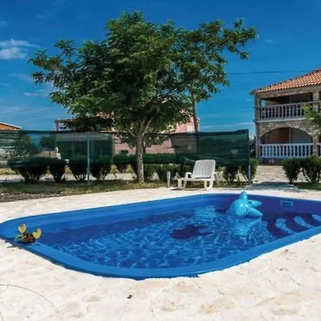 Apartment Laura Mit Pool By Interhome *