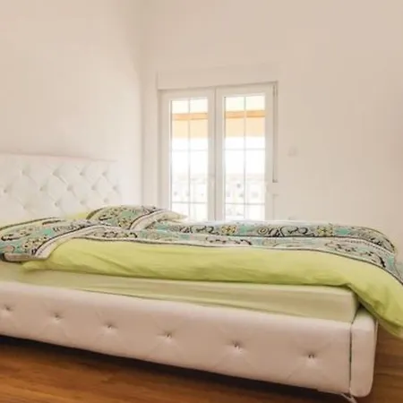 Laura Mit Pool By Interhome *