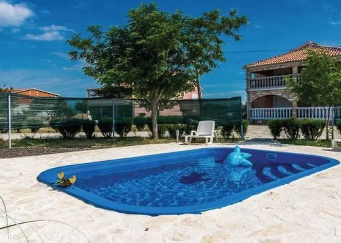 Apartment Laura Mit Pool By Interhome *