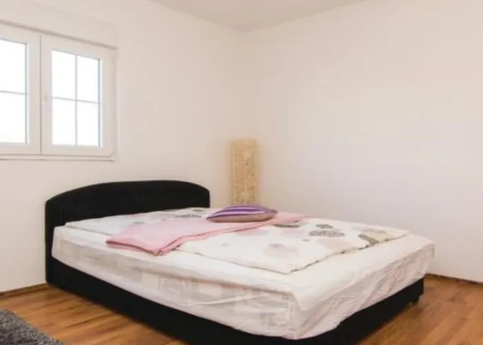 Laura Mit Pool By Interhome