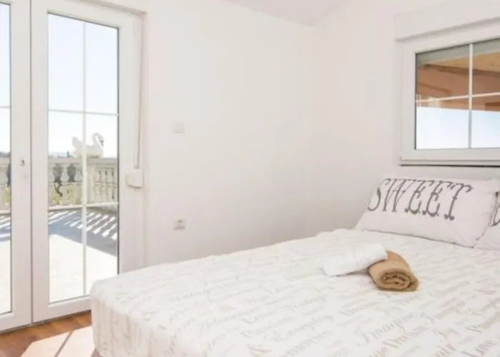 Apartment Laura Mit Pool By Interhome *