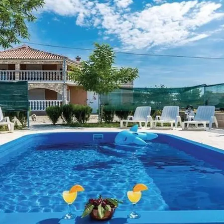 Laura Mit Pool By Interhome *