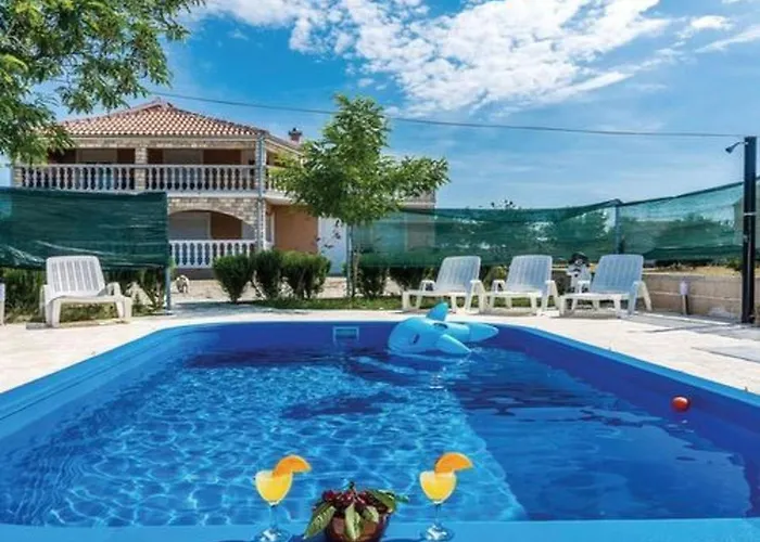 Laura Mit Pool By Interhome *